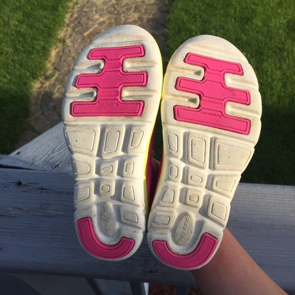 • Stride Rite • - Picture 4 of 8